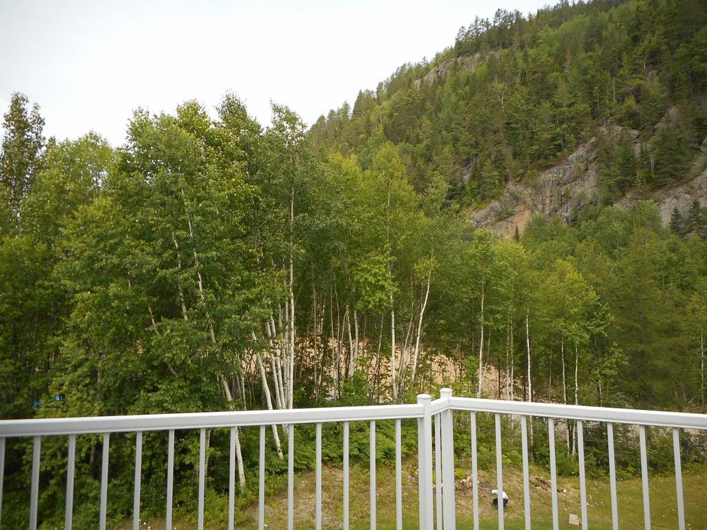 Condo Mont-Edouard Ель'Анс-Сен-Жан Екстер'єр фото